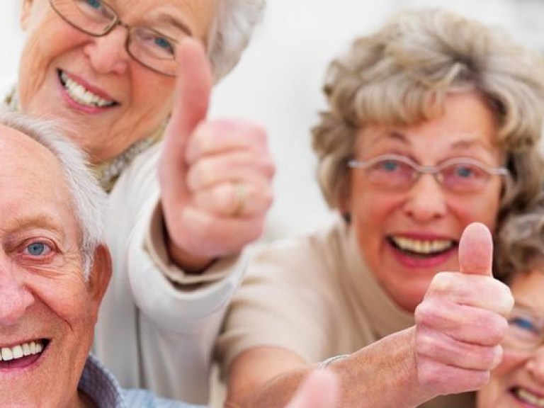 Пожилые люди чаще молодых бывают счастливы &#8212; исследование