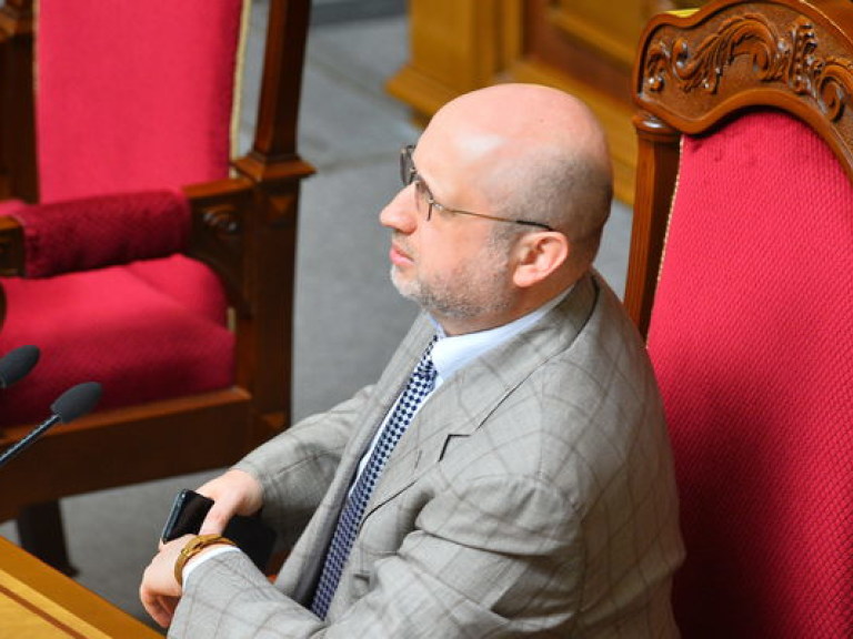 Заявление Яценюка об отставке уже выслано на адрес парламента — Турчинов