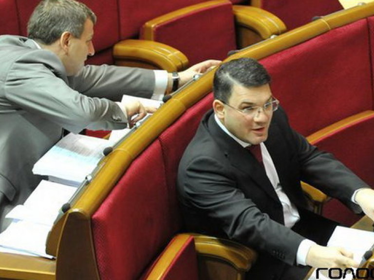 Симоненко: В парламенте вновь кнопкодавы