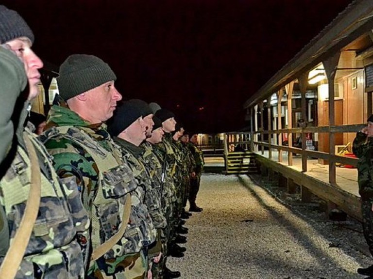 В знак протеста третьей волне мобилизации в Марганце женщины пикетировали военкомат