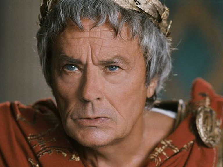 Алену Делону понадобилось хирургическое вмешательство