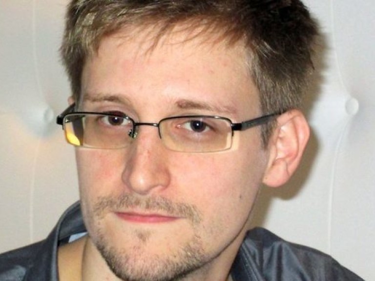 Эдварду Сноудену продлили вид на жительство в России