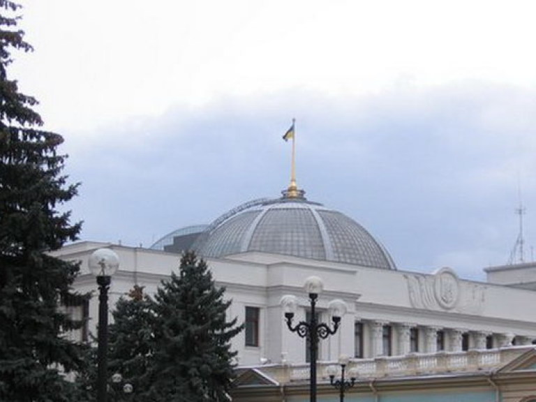 Группа Курченко нажаловалась Порошенко на митингующих под Радой — демонстранты помешали «голубям мира» пролететь в парламент