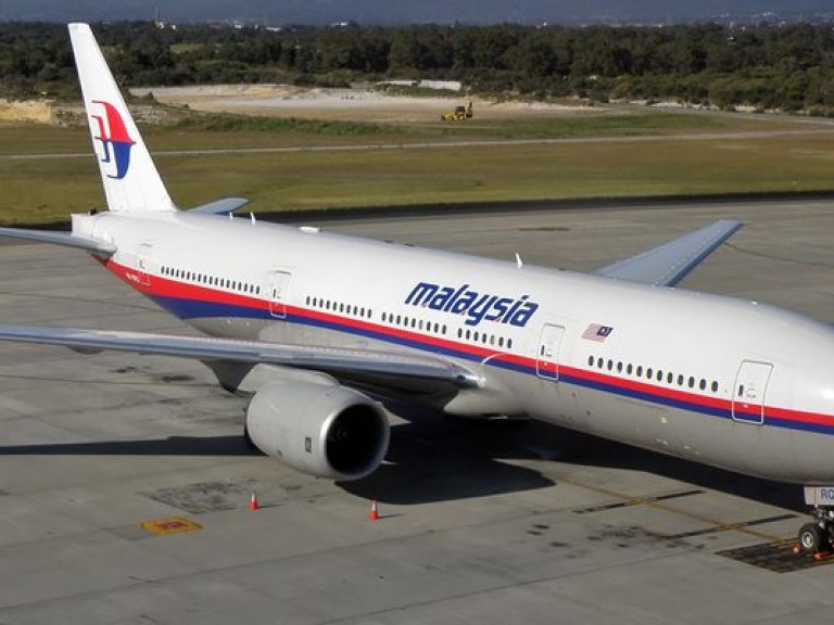 Порошенко одобрил ратификацию о направлении в Украину малайзийского персонала в связи с падением Boeing-777