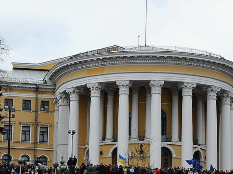 Активисты Майдана ушли из Октябрьского дворца, забрав матрасы и сало