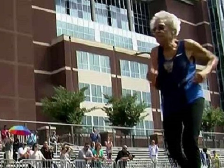 99-летняя спортсменка победила в стометровке (ВИДЕО)