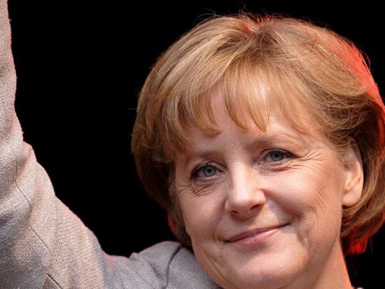 Порошенко пригласил Меркель в Украину