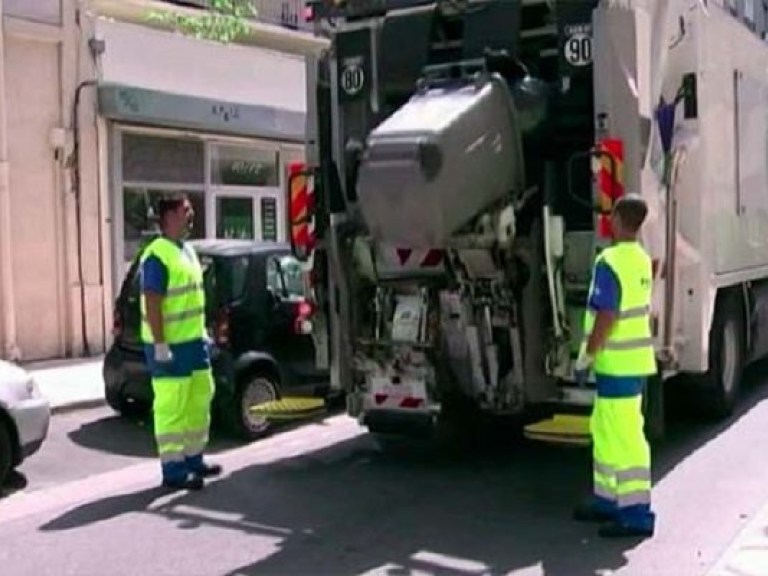 Во Франции быть мусорщиком &#8212; престижно и прибыльно (ВИДЕО)