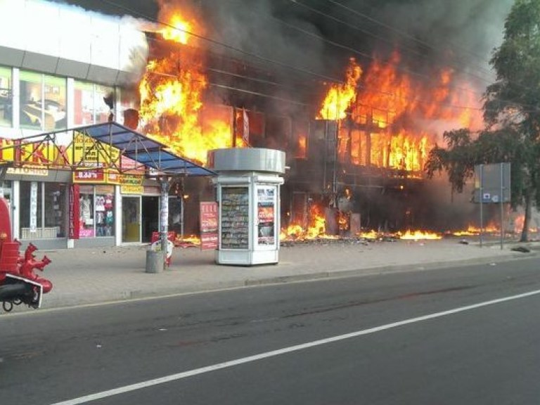 В Луганске горит центральный рынок, в городе продолжаются бои — СМИ