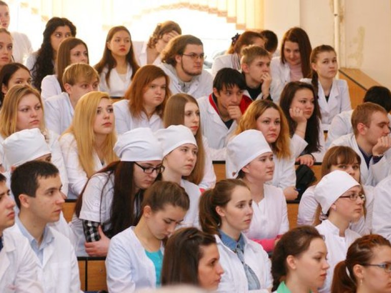 В медицинских вузах Украины возобновят преподавание военной медицины