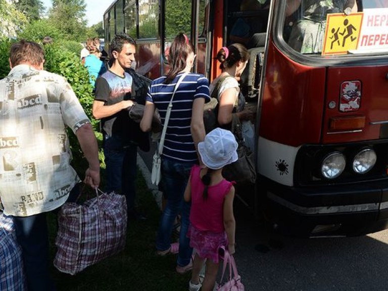 Штаб АТО: в обстрелянной мирной колонне под Луганском погибло 17 человек