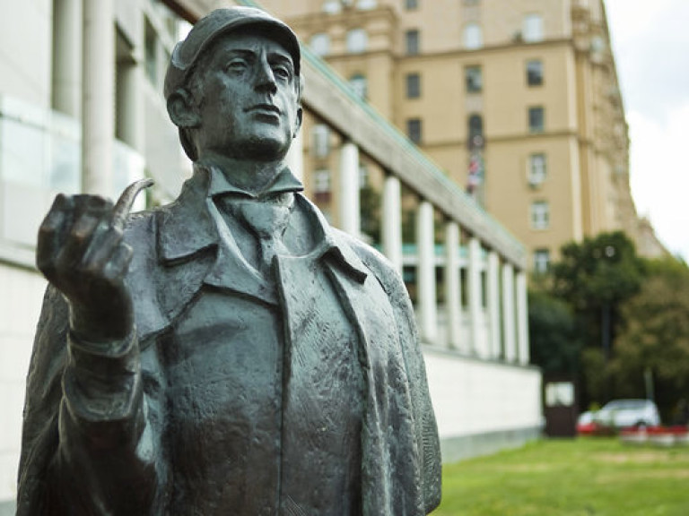 Статуи Лондона и Манчестера заговорили