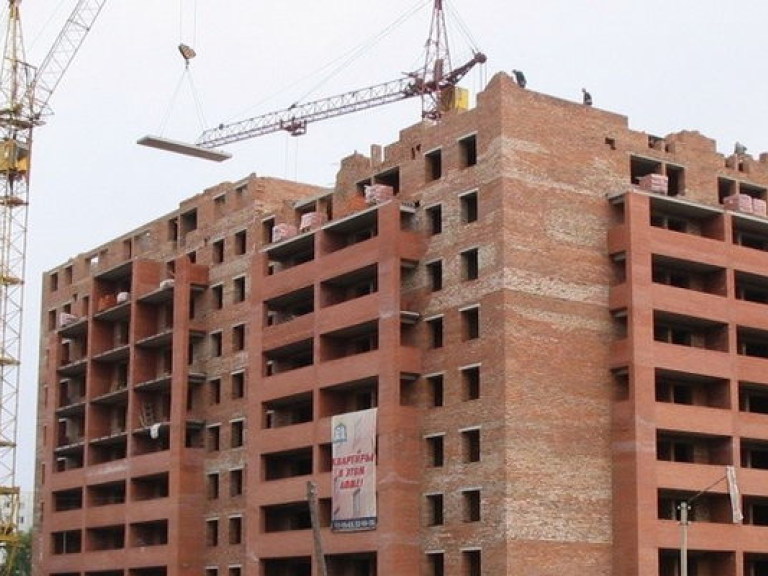 В Днепропетровске ребенок разбился, упав с 28 этажа недостроенной гостиницы