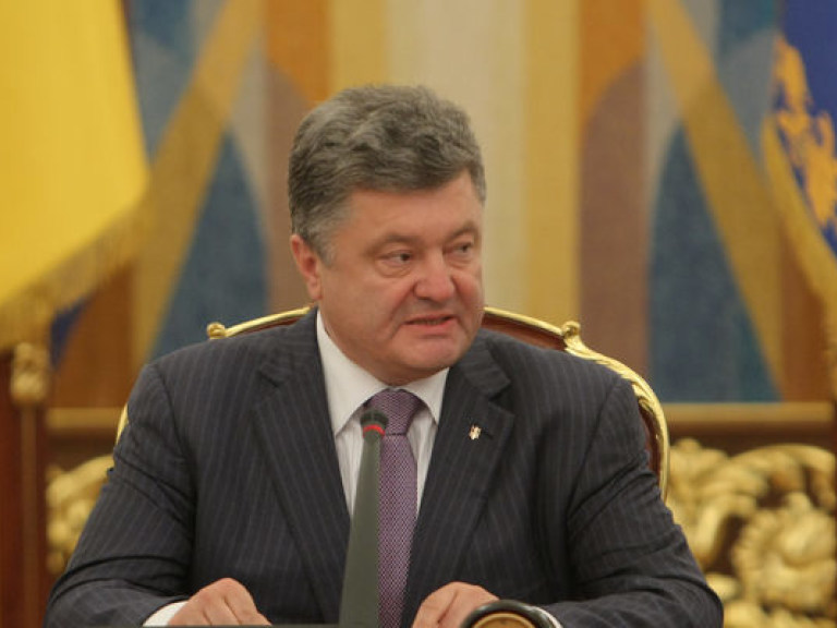 Порошенко подписал закон о возобновлении деятельности военных прокуратур