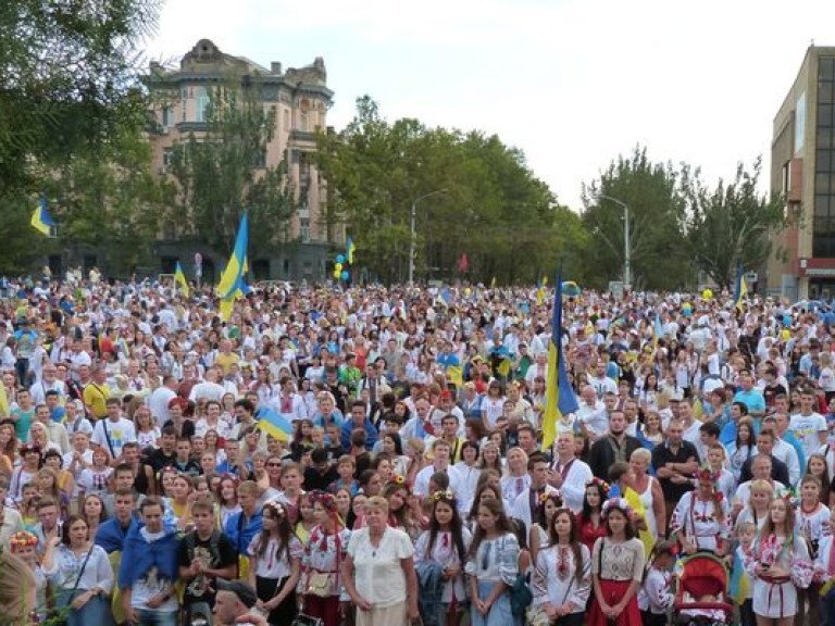 В Николаеве более тысячи жителей вышли на &#171;мегамарш вышиванок&#187; (ФОТО)