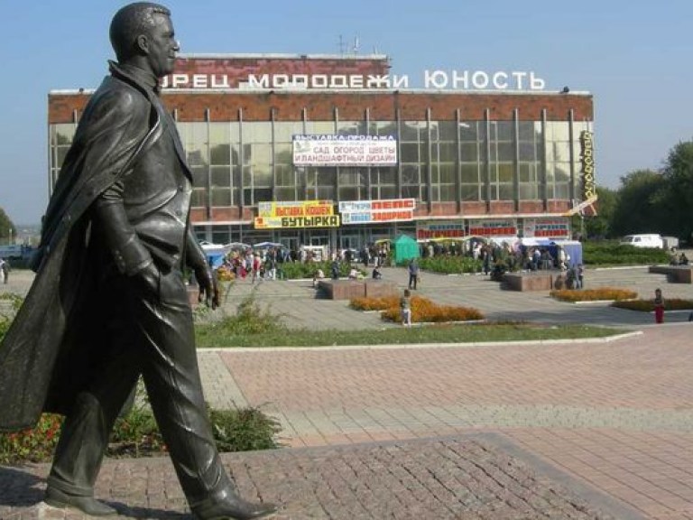 Участница Евровидения от России призывает снести памятник Кобзону