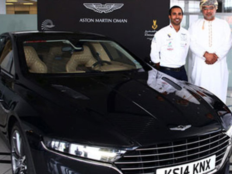 Фирма Aston Martin показала первые фото своего седана