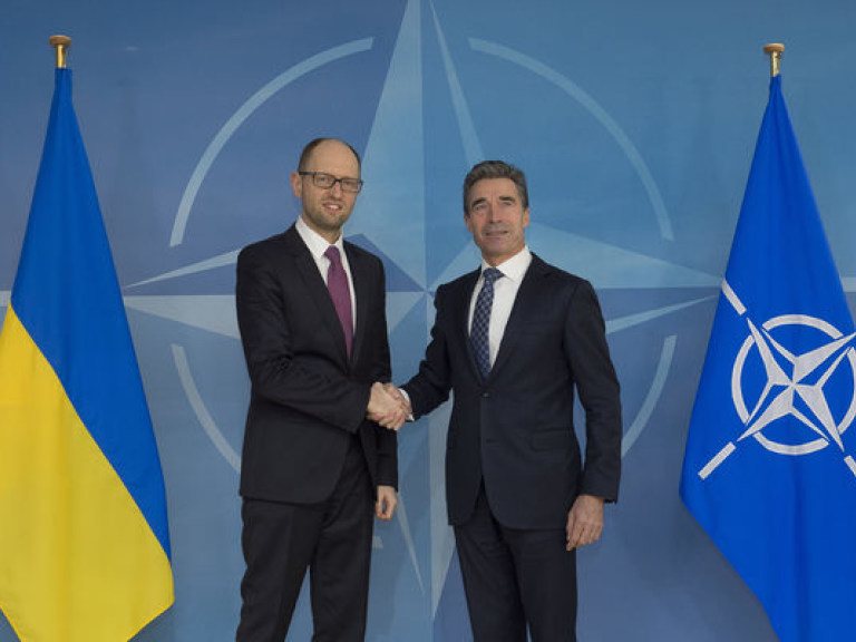 Кабмин одобрил Национальную программу сотрудничества Украина-НАТО на 2014 год