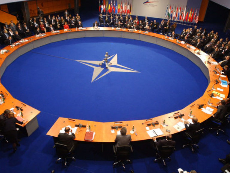 Заявление Яценюка о вступлении в НАТО связано с грядущими выборами — политолог