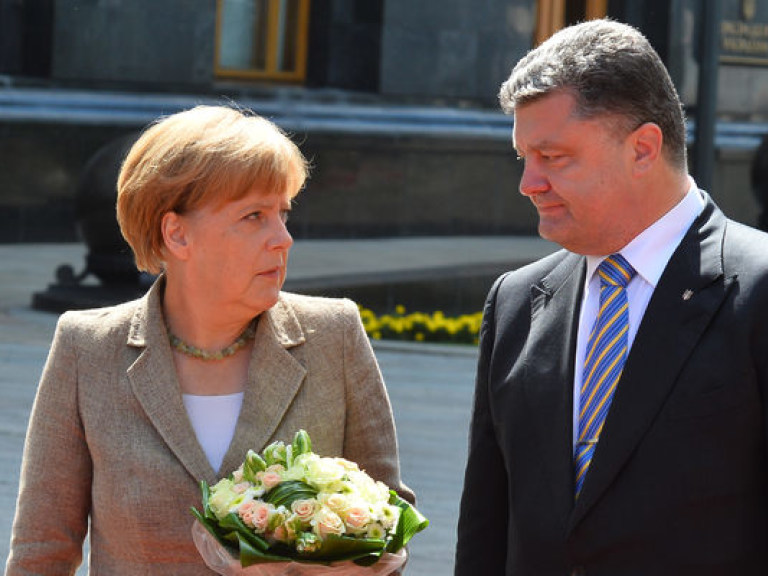 Порошенко обсудил с Меркель мирный план для Украины