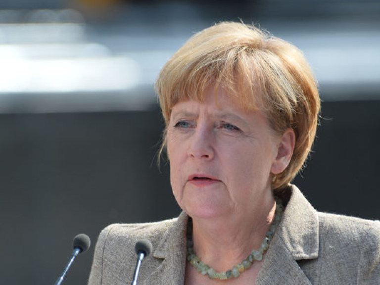 Меркель собирается поддержать размещения четырех новых военных баз НАТО в Балтии и Польши