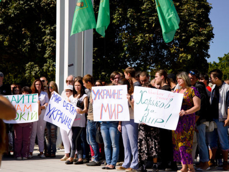 В Харькове не хотят видеть незаконные вооруженные формирования и войну (ФОТО)