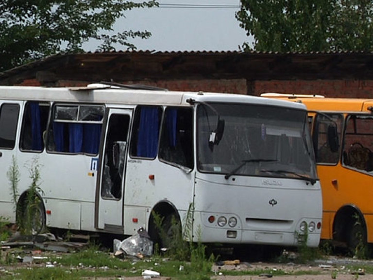 В пассажирский автобус в Донецке попал снаряд, есть жертвы