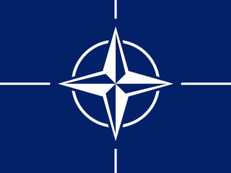 Высшее командование НАТО сегодня обсудит стратегию в отношении России