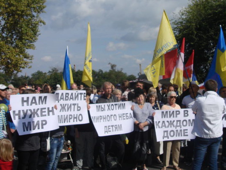 Около 500 жителей Одессы провели митинг в поддержку мира
