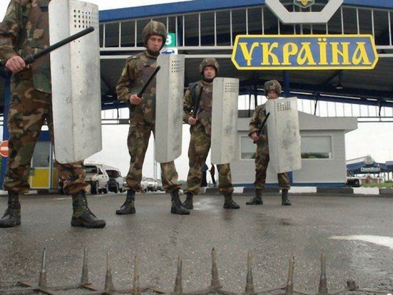 Президент Украины Пётр Порошенко подписал указ &#171;О неотложных мерах по защите Украины и укреплении её обороноспособности&#187;