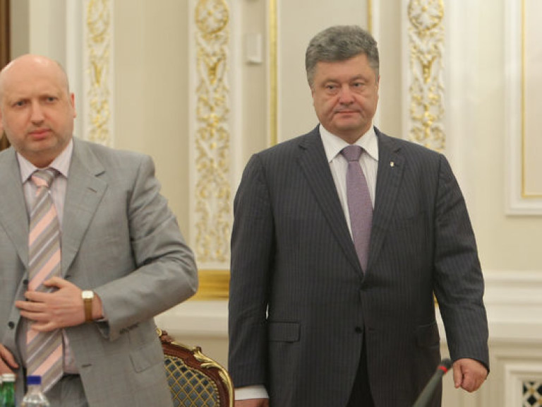 Турчинов так и не передал закон об особом статусе Донбасса на подпись Порошенко