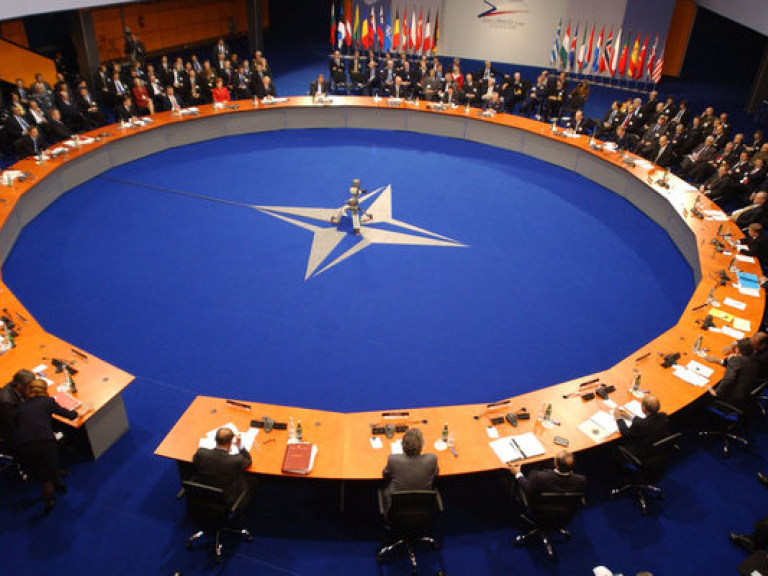 Кабмин допустит экспертов НАТО к документам, имеющим гриф «совершенно секретно»