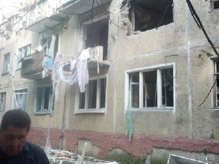 Утро в Донецке: город под обстрелом, разрушены жилые дома