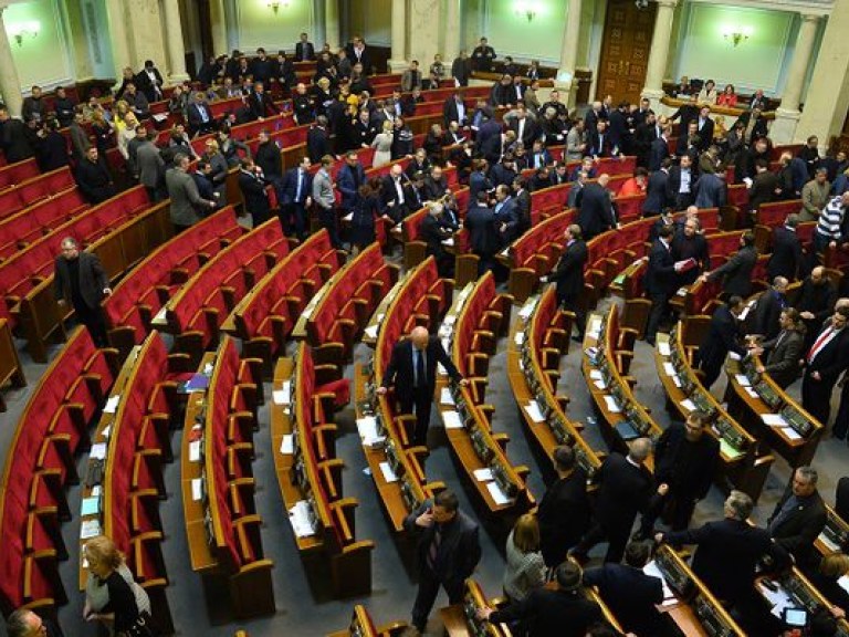 Сегодня состоится внеочередное заседание Рады: депутаты намерены рассмотреть 5 антикоррупционных законопроектов