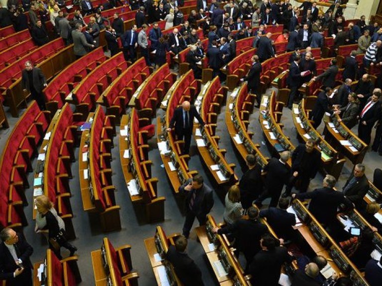 Рада заработала: в сессионном зале собралось всего 232 депутата