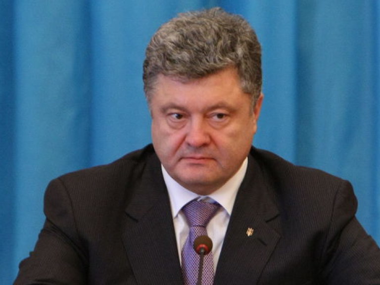 Эксперт рассказал, почему Порошенко подписал закон об особом статусе Донбасса