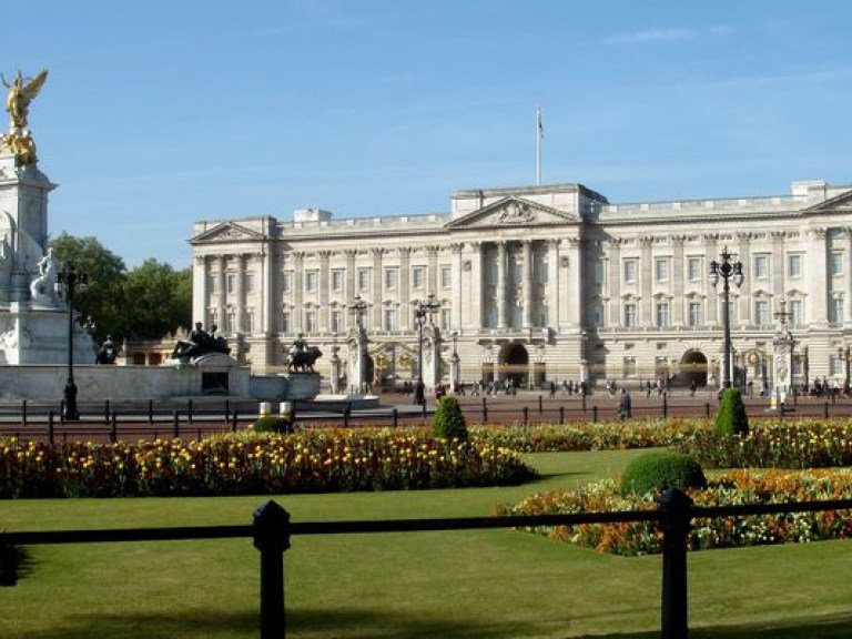 В Букингемском дворце Лондона состоялись обыски (ВИДЕО)