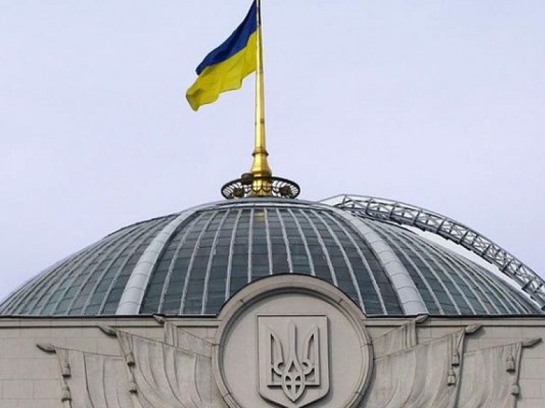 Сегодня в Украине проходят внеочередные парламентские выборы