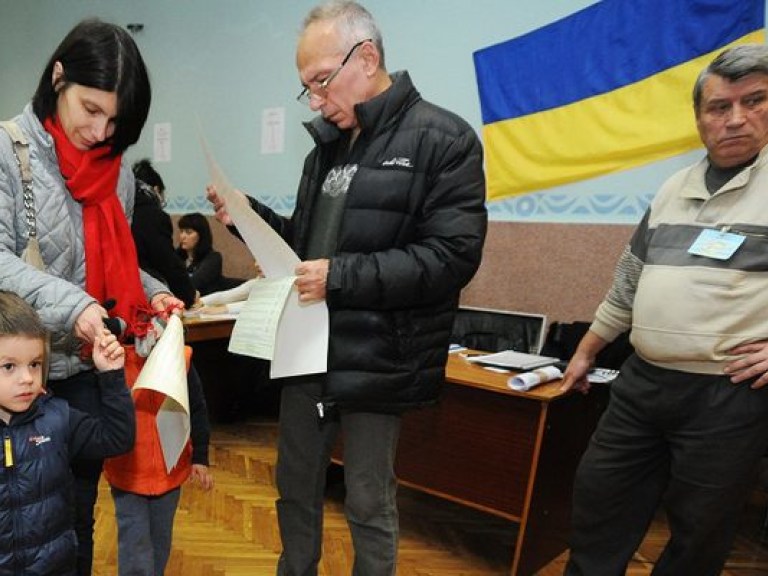 Украинцы поняли, что их приход на избирательные участки ничего не изменит в стране – эксперт