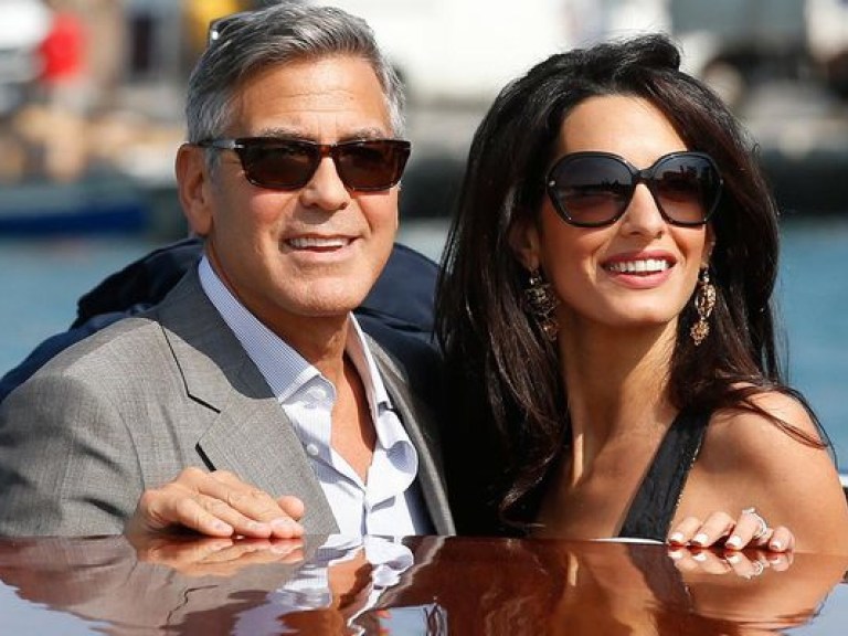 Джордж Клуни с супругой отыграли свадьбу повторно уже в Британии