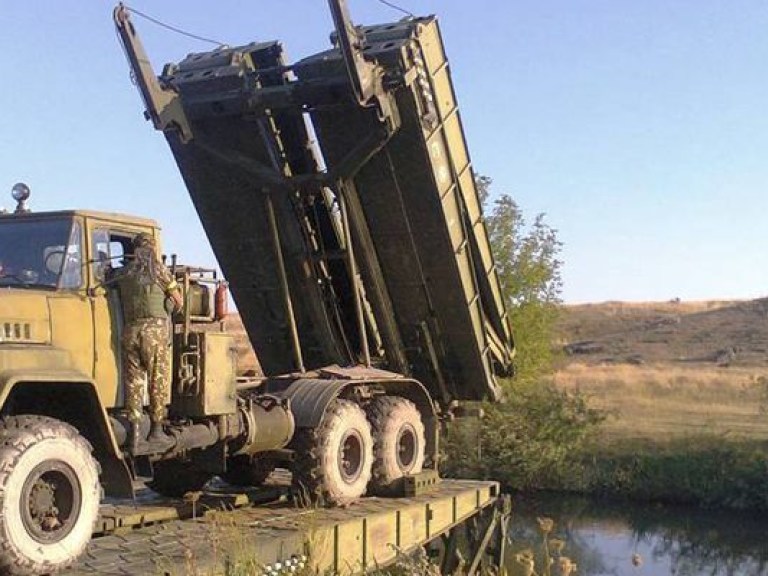 Украинские военные за сутки возвели мост через Северский Донец (ВИДЕО)