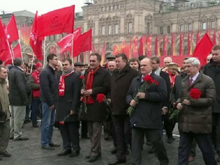 Коммунисты России отмечают 97-ю годовщину Октябрьской революции (ВИДЕО)