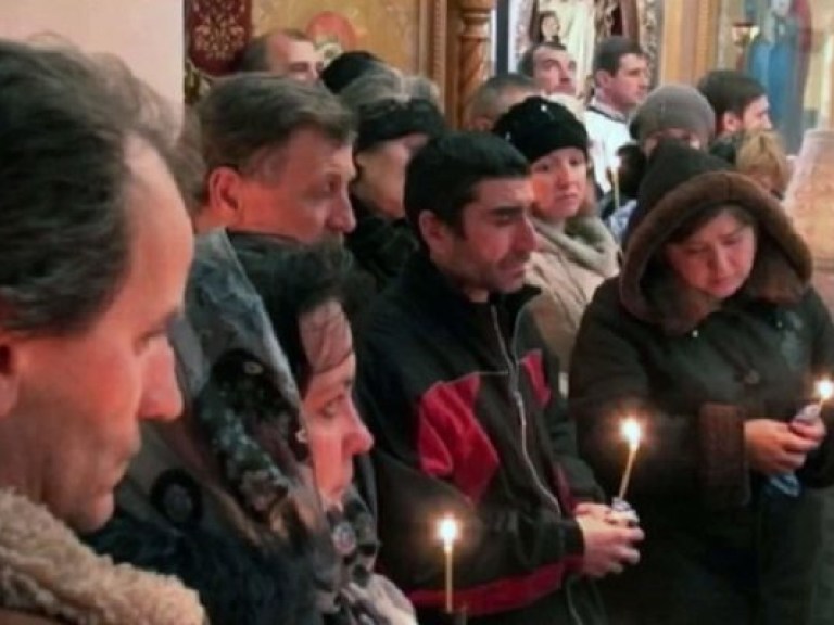 В Донецке похоронили детей, погибших в школе (ВИДЕО)