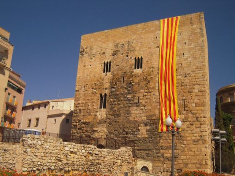 Правительство Каталонии сообщило первые данные об участии в опросе населения