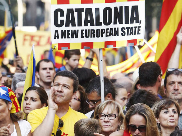 В Испании проходят акции в защиту и против каталонского опроса