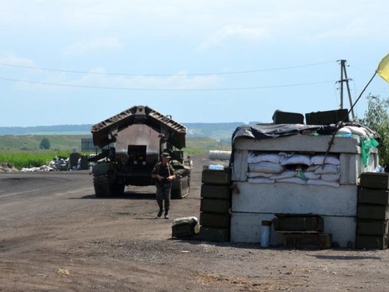 Штаб АТО: Ночью позиции украинской армии были обстреляны 13 раз, есть раненые