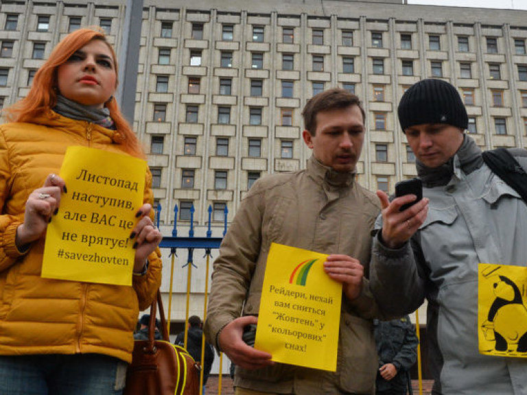 Под Киевской ОГА прошел митинг в защиту кинотеатра «Жовтень» (ФОТО)