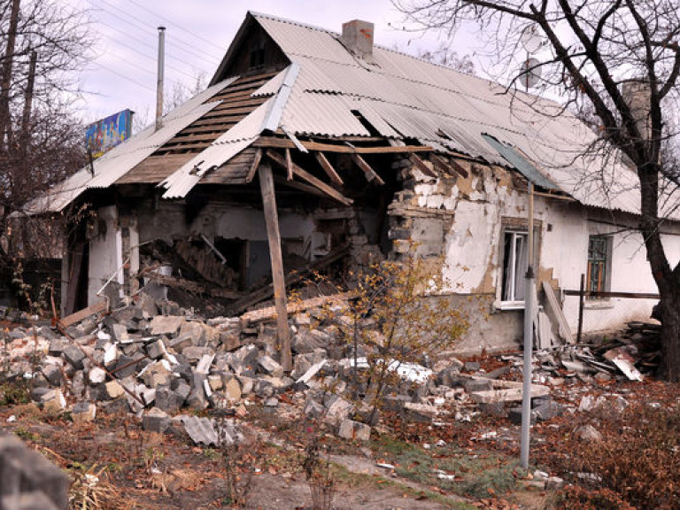 В результате обстрела Станицы Луганской погибла женщина