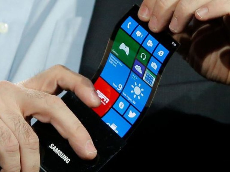 Samsung Electronics собирается начать выпуск смартфона с супер гибким дисплеем
