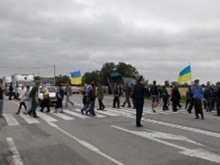 Жители Теплодара из-за подорожания тарифов на воду перекрыли трассу Одесса-Рени